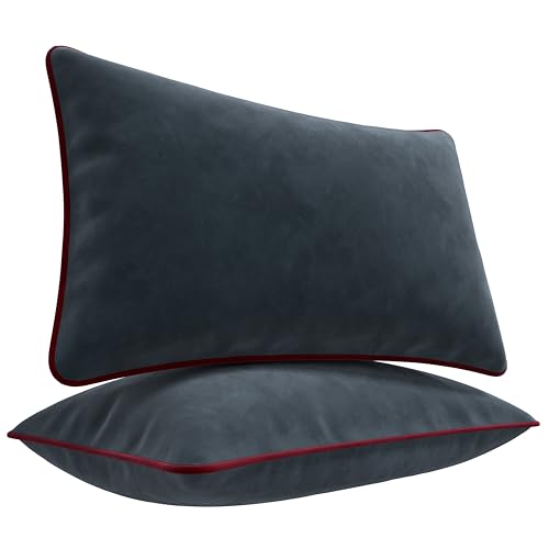 Blau Marité Kissenbezüge 30x50 cm – 2er Set aus weichem Samt – Dekokissen mit kontrastierendem Rand – Dunkelgrau & Bordeauxrot – Ohne Füllung von Blau Marité