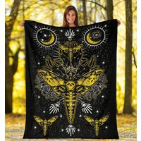 Skull Moth Secret Society Occult Style Decke Schwarz Weiß Gelb-Okkult Dekor-Totenkopf Decke-Totenkopf Decke von BlendedExtreme