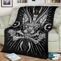Totenkopf Gothic Okkult Schwarze Katze Unikat Sphinx Style Teil 2 Decke Schwarz Weiß Ehrfürchtig Dämonisch AugeGoth Occult Cat Decke von BlendedExtreme