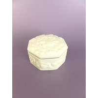 Lenox Porzellanbox Früchte Des Lebens Geprägte Trinkschachtel Achteckige Aufbewahrungsbox Eitelkeit Schmuckschatulle Porzellan Geschenkbox Mit 22K von BlendedSplendid