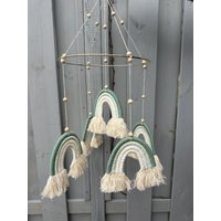 Makramee Mobile Regenbogen in Der Farbe Eucalyptus Für Babyzimmer Dekoration von Blinglie