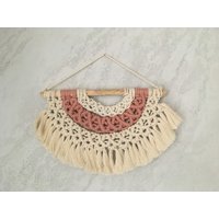 Makramee Wandteppich Wandbehang Wanddeko in Natur Rosé Makramee Wandteppich Wandbehang Wanddeko in Natur Rosé von Blinglie
