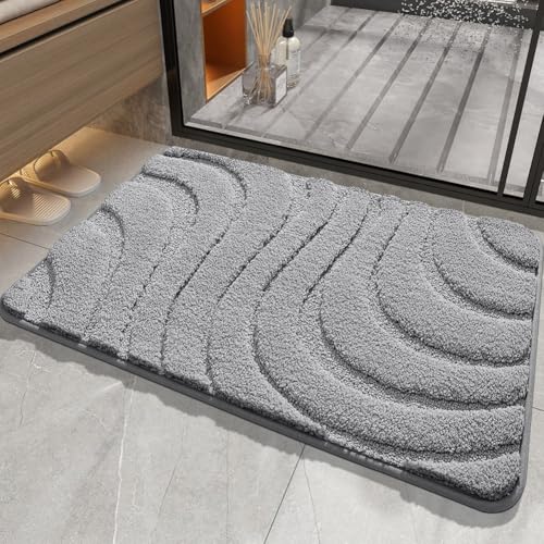 Plüsch-Badematte mit ultra-saugfähiger Mikrofaser und rutschfester Unterseite, aus TPR, maschinenwaschbar für Badezimmer, Schlafzimmer, Wohnzimmer (hellgrau) von BlissfulAbode