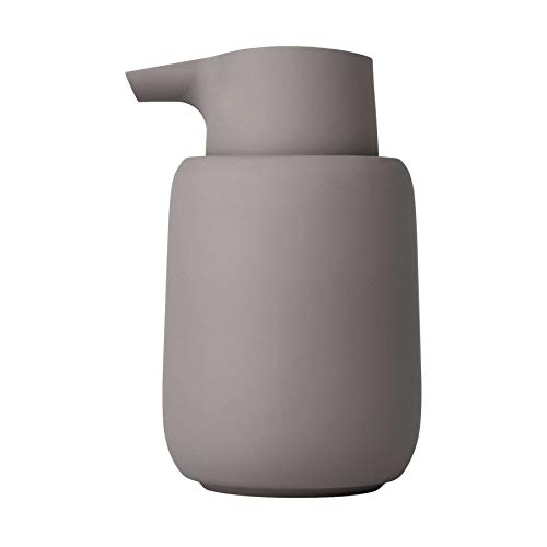 blomus Seifenspender -SONO- 250 ml aus Keramik | Handseifenspender in Grau | Ø8 x 14H cm | Farbe Satellite | Flüssigseifenspender mit Pumpkopf blomus Seifenspender -SONO- 250 ml aus Keramik | Handseifenspender in Grau | Ø8 x 14H cm | Farbe Satellite | Flüssigseifenspender mit Pumpkopf von Blomus