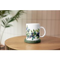 Blaubeerblüten-Becher, Beerenkaffeetasse, Blühender Blaubeerzweig-Teetasse, Natur-Ernte-Becher, Beerenliebhaber Geschenk von BloomBarkArtistry
