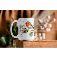Rotkehlchen Und Stechpalmen-Becher, Festliche Wintervogel-Kaffeetasse von BloomBarkArtistry