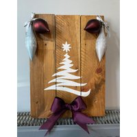 Handgemachtes Holzbrettchen 30x49cm Dekor Weihnachtskugel Bogen Geschenk Zuhause von BloomingrusticCo