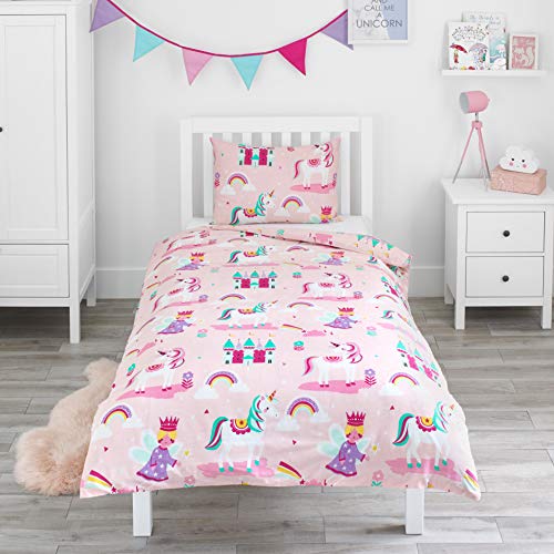 Bloomsbury Mill - Kinderbettwäsche 120 x 150cm Einhorn, Prinzessin und Regenbögen für Kinder - Baby Bettwäsche Mädchen - Rosa & Lila Wendebettwäsche und Kissenbezug-Set für Kleinkinder & Babybetten von Bloomsbury Mill