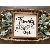 Holz Bauernhaus Schild | Familie, Ein Bisschen Verrückt, Laut Und Ganz Viel Liebe von BlossomHillBoutique