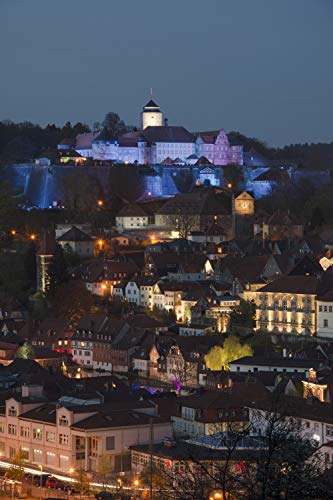 Blue-Letter Kronach in Lichtern Hochformat – Poster 70 x 100 cm – hochwertiger FineArtPrint von Blue-Letter