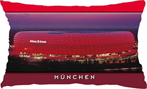 Blue-Letter München rot Stadionpostkarten-Kissen (50 cm x 30 cm) von Blue-Letter