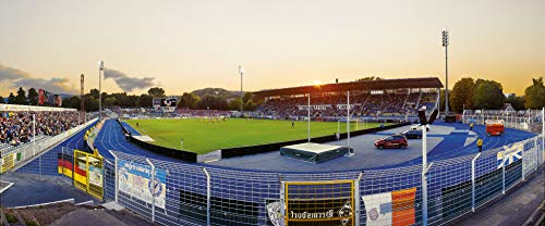 Blue-Letter Stadion Jena Spiel – hochwertiger FineArtPrint (240 cm x 100 cm) von Blue-Letter