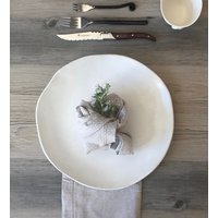 Weiße Keramik Teller - 4Er Set "Weiß Auf Weiß" Handgemachte Essgeschirr Geschirr Hochzeitsgeschenk von BlueDoorCeramics