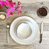 Weißes Keramik Geschirr Set - 3Er Handgemachter Essteller Salatteller Suppenteller von BlueDoorCeramics
