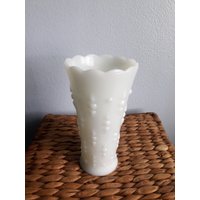 Vintage Dekorative Milchglas Hobnail Trompete Blumenknospe Vase Überbackener Rand Home Decor Geschenkartikel 7 Zoll von BlueJayStar