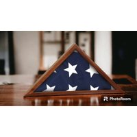 Echte Walnuss-Flagge Vitrine von BlueLineCustomWorks