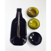 Recyceltes Weinflaschen-Käsebrett Mit Messer, Umweltfreundlicher Servierteller von BlueTreeDesignsUK