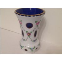 Boho Cased Milky Cut To Cobalt Blue Handbemalte Kristallglas Vase, 7 1/4" H von BlueWillowAntiqueATL