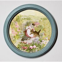 Beatrix Potter Tom Kätzchen, Runder Holzgerahmter Kunstdruck, Kinderzimmer-Bild-Wandbehang-Plakette, Tabitha Erzählt Die Kätzchen-Illustration von BluebellArtandWood