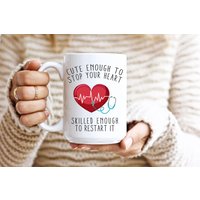 Krankenschwester Becher - Geschenk Kardiologen Tasse Abschluss Doktor Lustige Kaffeetassen Rn von Bluebubbly