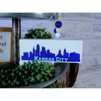 Kansas City Cityscape - Tiered Tray Kc Stadtbild Royals Baseball Dekor Wandregal Jungenzimmer Mann Höhle Sport Hellblau von BluestemMarket