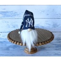 Ny Yankees Gnome - Abgestuftes Tablett, New York Gnome, Baseball-Zwerg, Jungenzimmer, Männerhöhle, Sport-Dekoration, Wandregal, Couchtisch-Dekoration von BluestemMarket