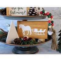 Pferdeschlitten Weihnachten Bauernhaus Holzschild Tiered Tray Dekor Rustikal Winterurlaub Regal Mantel Kaffeetisch von BluestemMarket