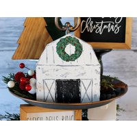 Weihnachten Bauernhaus Scheune Tiered Tablett Handgemalte Rustikale Weiße Winterurlaub Bauernhof Regal Kaffeetisch Mantel Dekor von BluestemMarket