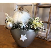 Silber Geschenk Adventsgesteck Silber Weihnachtsgesteck Mit Led Engel Weihnachten Tischgesteck Advent Gesteck Sterne Glaskugeln Silber Geschenk Adventsgesteck Silber Weihnachtsgesteck Mit Led Engel Weihnachten Tischgesteck Advent Gesteck Sterne Glaskugeln von Bluetenzauberei