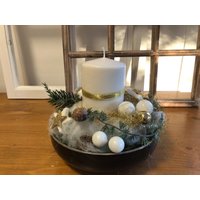 Adventsgesteckgesteck in Steingut Schale Mit Kerze Edeles Tischgesteck Tischkranz Geschenk Für Viele Anlässe Adventsgesteckgesteck in Steingut Schale Mit Kerze Edeles Tischgesteck Tischkranz Geschenk Für Viele Anlässe von Bluetenzauberei