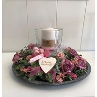 Großes 38 X Blumengesteck Kranz Auf Teller Frühling-Sommer Muttertag Valentinstag Geschenk Tisch-Gesteck Mix Aus Kunstblumen in Rosa von Bluetenzauberei