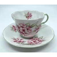 Queens Centenary Birne Grün Teetasse Und Untertasse von Bluewillowteashop