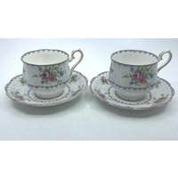 Set Von Zwei Royal Albert Petit Point Teetassen Und Untertassen von Bluewillowteashop