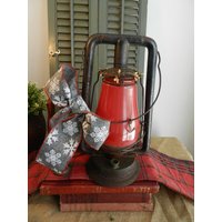 Antique Red Laterne/Nicht Funktionierend von Bluffmountaintraders