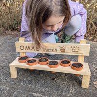Kleine Personalisierte Blumenbank Inkl. Tontöpfe Und Samen Als Geschenk Für Oma Mama Blumenkasten Idee Die Anzucht Von Gemüse Blumen Kleine Personalisierte Blumenbank Inkl. Tontöpfe Und Samen Als Geschenk Für Oma Mama Blumenkasten Idee Die Anzucht Von Gemüse Blumen von BlumenTornadoDE
