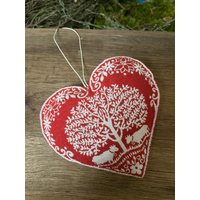 Handgemachtes Stoffherz Zum Aufhängen Mit Kuhemotiv | Dekoratives Herz Aus Gobelinstoff von Blumenamplatzlstore