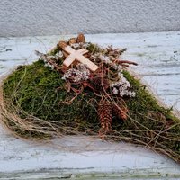 Allerheiligen Gesteck Herz von BlumenatelierShop
