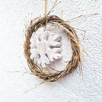 Naturkranz Mit Schneeflocke von BlumenatelierShop