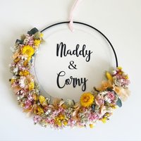 Trockenblumenkranz Mit Personalisierter Acrylglasscheibe I Türkranz | Einzugsgeschenk |Hochzeitsgeschenk Geschenkidee-Blumenkranz.liebe von BlumenkranzLiebe