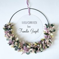 Trockenblumenkranz Mit Personalisierter Acrylglasscheibe I Türkranz | Einzugsgeschenk |Hochzeitsgeschenk Geschenkidee-Blumenkranz.liebe Trockenblumenkranz Mit Personalisierter Acrylglasscheibe I Türkranz | Einzugsgeschenk |Hochzeitsgeschenk Geschenkidee-Blumenkranz.liebe von BlumenkranzLiebe