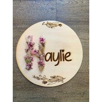 Holzschild Mit Name | Holzhoop Kinderzimmer Trockenblumen Geschenk Namensschild Personalisiert Türschild Boho von BlumenundDesign
