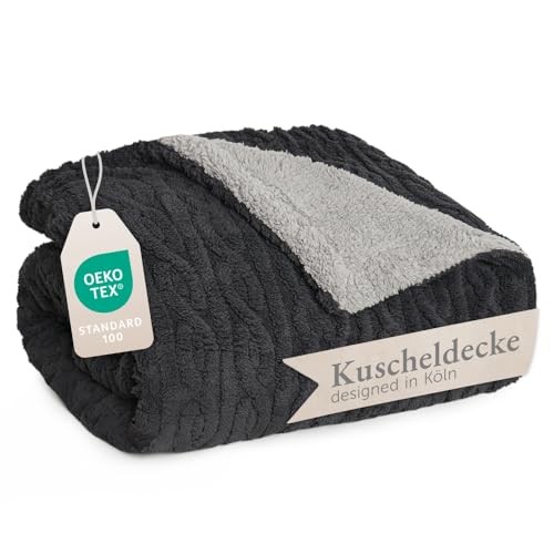 Blumtal Kuscheldecke 150x200 cm mit Zopfstrick-Optik - Oeko-TEX zertifizierte Mikrofaser Fleecedecke mit weicher Sherpa-Innenseite - Kuscheldecke flauschig 150x200 - Decke Sofa in Anthrazit und Grau von Blumtal