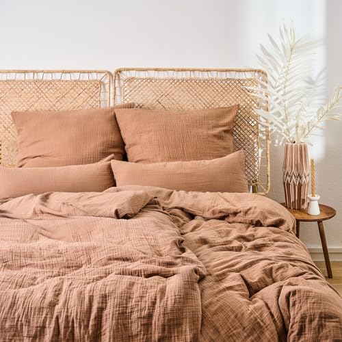 Blumtal Musselin Bettwäsche 4-teilig: 2X 135x200 cm + 2X 80x80 cm - Oeko-TEX zert. Bettwäsche Musselin aus 100% Baumwolle - extra weiches Bettwäsche-Set waschbar bei 40 °C - Sommerbettwäsche Kupfer Blumtal Musselin Bettwäsche 4-teilig: 2X 135x200 cm + 2X 80x80 cm - Oeko-TEX zert. Bettwäsche Musselin aus 100% Baumwolle - extra weiches Bettwäsche-Set waschbar bei 40 °C - Sommerbettwäsche Kupfer von Blumtal