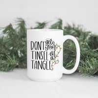 Don't Get Your Tinsel in A Tangle Kaffeetasse | Lustige Weihnachts-Kaffeetasse Lustiges Weihnachtsgeschenk Weihnachts-Tasse Geschenke Für Mitarbeiter von BlushandBoldCo