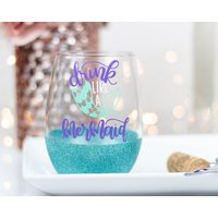 Drink Like A Mermaid Glitter Getauchtes Weinglas | Meerjungfrau Natürlich Trinke Ich Wie Ein Fisch Geschenk Für Einen Weinliebhaber von BlushandBoldCo