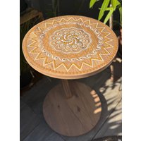 Handbemalter Beistelltisch Mit Dot Painting - Mandala Design Auf Holz Boho Hippie Ethno Wohnaccessoire Handbemalter Beistelltisch Mit Dot Painting - Mandala Design Auf Holz Boho Hippie Ethno Wohnaccessoire von BoJaLiStore
