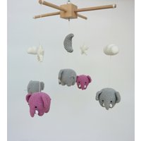 Gehäkelter Elefant Mobile, Baby Spielzeug Geschenk, Krippe Babybett Mobile Amigurumi von Boboshopcraft