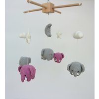 Gehäkelter Elefant Mobile, Baby Spielzeug Geschenk, Krippe Babybett Mobile Amigurumi von Boboshopcraft