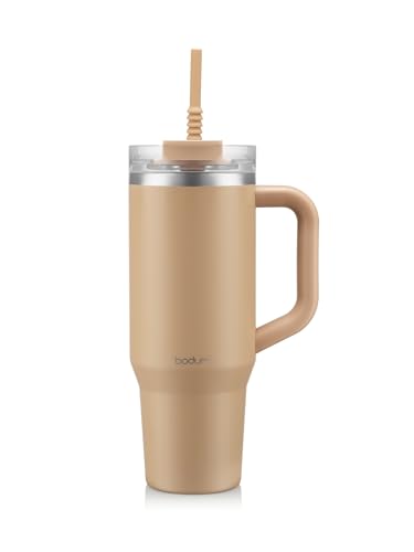 Bodum Travel Mug Tumbler 1.2 L Biscuit Beige - Metal Water Bottle with Straw, Handle and Lid - Dishwasher Safe - For Cold Drinks and Warm Coffee Bodum Travel Mug Tumbler 1.2 L Biscuit Beige - Metal Water Bottle with Straw, Handle and Lid - Dishwasher Safe - For Cold Drinks and Warm Coffee von Bodum