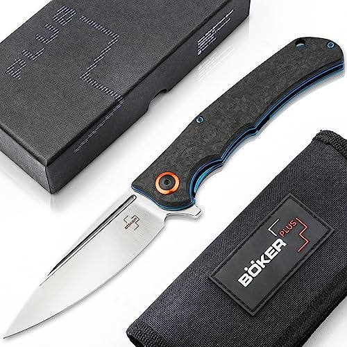 Böker Plus® Nubilum EDC Klappmesser - Framelock Taschenmesser mit extra scharfer D2 Flipper Klinge - klappbares 1 Handmesser mit Clip - Droppoint EDC Knife mit Kohlefaser-Griff, Etui & Geschenk-Box von Böker Plus